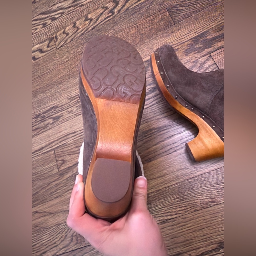 Ugg Lynnea Brown Suede, Sheepskin , Wooden Heel Boots. Size 7 - Picture 4 of 7